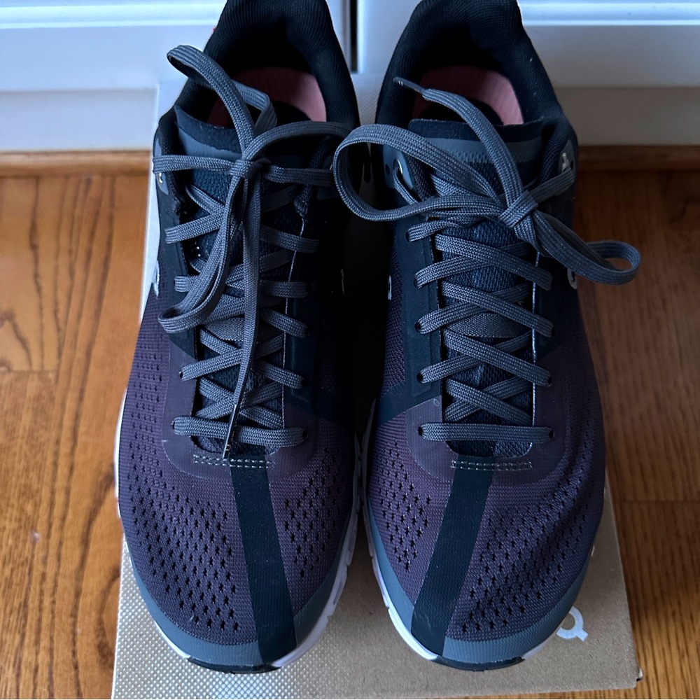 On Running Cloud Flow 8 Wide / eu 39 great condition Rock / Rose color